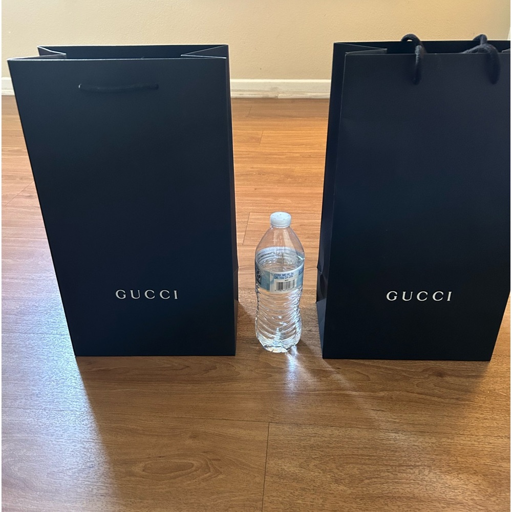 2 médium size Gucci bags